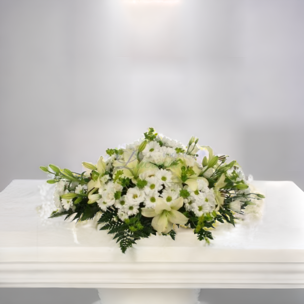 Centro de funeral de flores blancas